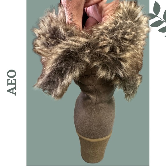 AEO Brown Women’s Wedge Heel Winter Boot Faux Fur Pom Pom Size 9.5 - Picture 6 of 7